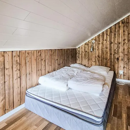 Vakantiehuis Lovely In With Wifi Skare (More og Romsdal)